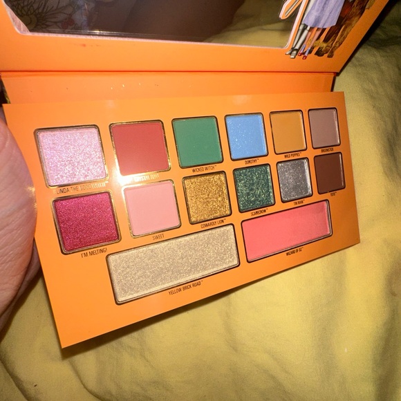 BRAND NEW Kylie Cosmetics x The Wizard of Oz Eyeshadow Palette (Super Rare) - Picture 6 of 9